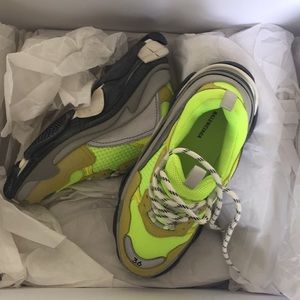 BRAND NEW - SOLD OUT - BALENCIAGA TRIPLE S SNEAKER